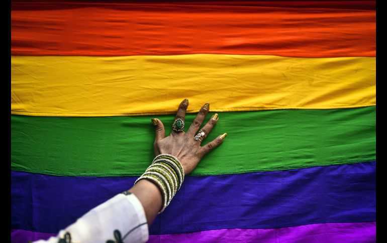 Aquí te contamos por qué el Mes del Orgullo LGBT+ se celebra en el mes de junio y cuándo comenzó a celebrarse en México. EFE / ARCHIVO