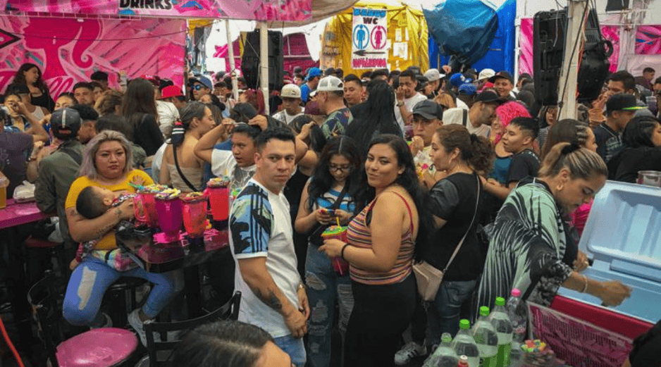 Estas famosas licuachelas ubicadas en Tepito, en la alcaldía Cuauhtémoc, cada fin de semana están a reventar por el gran ambiente que promocionan. TWITTER / @iandrew99