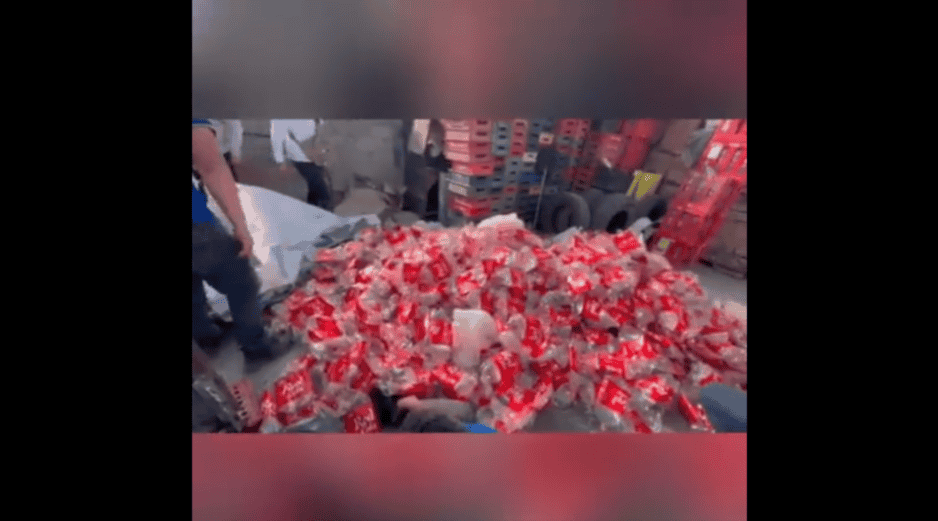 La fiscalía mexiquense difundió un video en el que se observan rejas de refresco, botellas vacías, tinacos y maquinaria. ESPECIAL