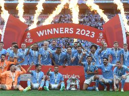 A falta de jugar la final de Champions ante el Inter de Milán el próximo sábado, el Manchester City se coronó ya campeón de la Premier y la FA Cup en Inglaterra. EFE/A. Rain