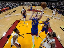 Denver Nuggets tomó ventaja de 2-1 ante Miami Heat en las finales de la NBA. AP/Wilfredo Lee