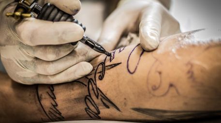 Para esta campaña se capacitó a una decena de tatuadores sobre cómo poder detectar una anomalía en la piel de sus clientes. PIXABAY