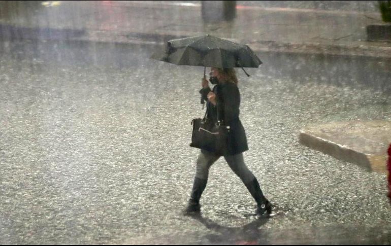 La lluvia registrada la tarde de este domingo dejó diferentes estragos en la ciudad. EL INFORMADOR/ ARCHIVO.