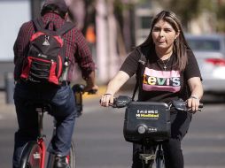 Los ciclistas tienen derechos y obligaciones para circular por la ciudad. EL INFORMADOR/ C. Zepeda