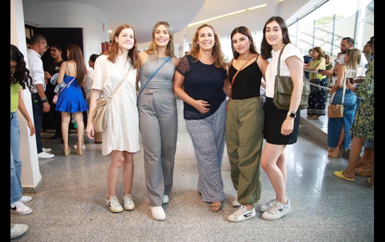 María Paula Álvarez, Carola Galindo, Mónica Cruz, Montse Preciado y Ximena Hernández. GENTE BIEN JALISCO/ Antonio Martínez