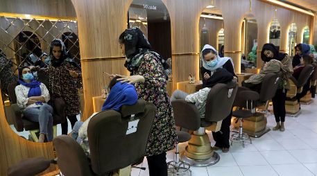 La regulación impuesta contra las mujeres afganas fue dictaminada por el Ministerio de Promoción de la Virtud y la Prevención del Vicio. AP