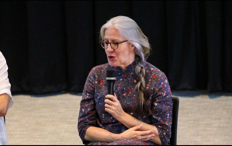 El documental recoge el proceso creativo de la obra coreográfica Paraíso de los Negros, que se estrenó en pleno confinamiento por la pandemia de COVID-19 en teatros de España y explica la complicaciones que vivieron en la compañía teatral. EL INFORMADOR / A. Navarro