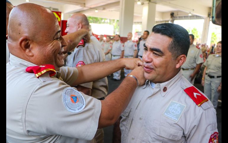 Durante el acto protocolario de abanderamiento también se llevó a cabo la ceremonia de ascensos de 20 oficiales: un comandante, seis primeros oficiales y 13 segundos oficiales. EL INFORMADOR / A. Navarro