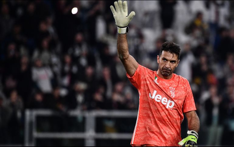Ayer, el periódico italiano Corriere dello Sport señalaba que la carrera del legendario Gianluigi Buffon estaba por terminar, lo que finalmente se anunció hoy. AFP / ARCHIVO