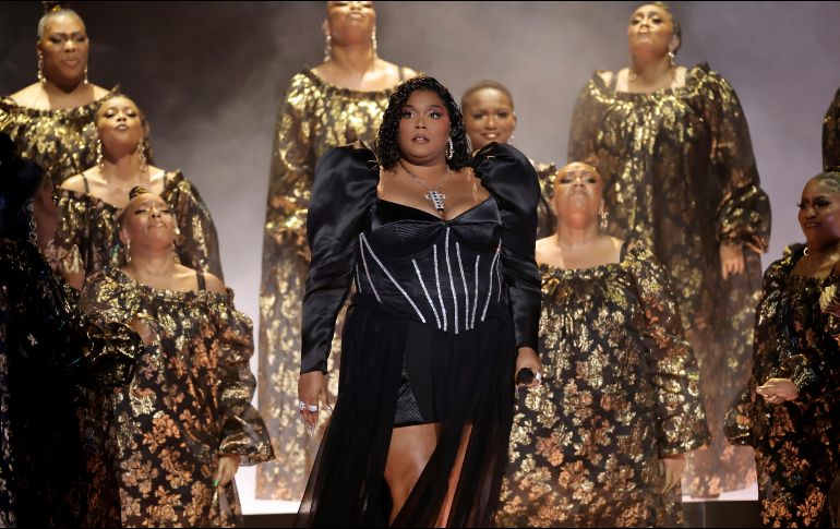 Las mujeres alegaron que Lizzo hizo comentarios sobre el aumento de peso de una de ellas, y que experimentaron otros episodios de acoso sexual, religioso y racial. AFP / ARCHIVO