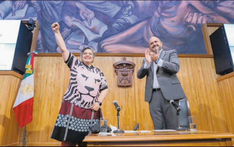 Beatriz Paredes Rangel expuso sus propuestas, acompañada de Ricardo Villanueva, en el Paraninfo de la Universidad de Guadalajara. EL INFORMADOR/ M. Hernández