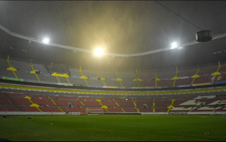 La Liga Mx informó que la cancha del Estadio Jalisco no está en condiciones de recibir el encuentro. ARCHIVO/ IMAGO7
