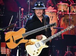Carlos Santana es considerado uno de los mejores guitarristas de la historia. AFP