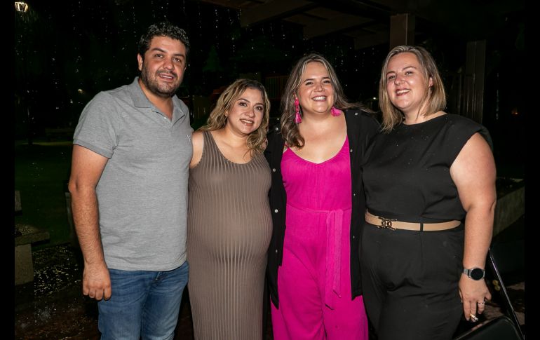 Víctor Flores, Verónica Guzmán, Gabriela Navarro y Pilar González. GENTE BIEN JALISCO/ Jorge Soltero