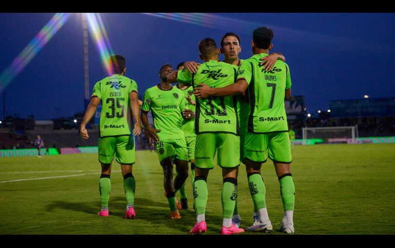 Aitor García hizo dos golazos en la victoria de los Bravos. IMAGO7/J. Zamora