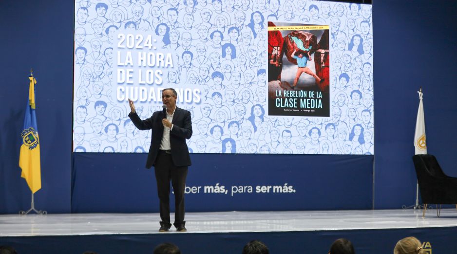 Guillermo Velasco, uno de los autores del libro, destacó la importancia de la clase media, principalmente porque consideró que son participativos en los distintos procesos de cambio en el país. EL INFORMADOR / A. Navarro