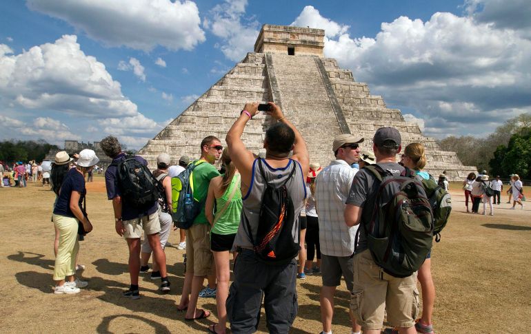 En términos generales, el gasto total de los visitantes al exterior ascendió a 4 mil 779 millones de dólares durante el periodo enero-julio 2023. NTX / ARCHIVO