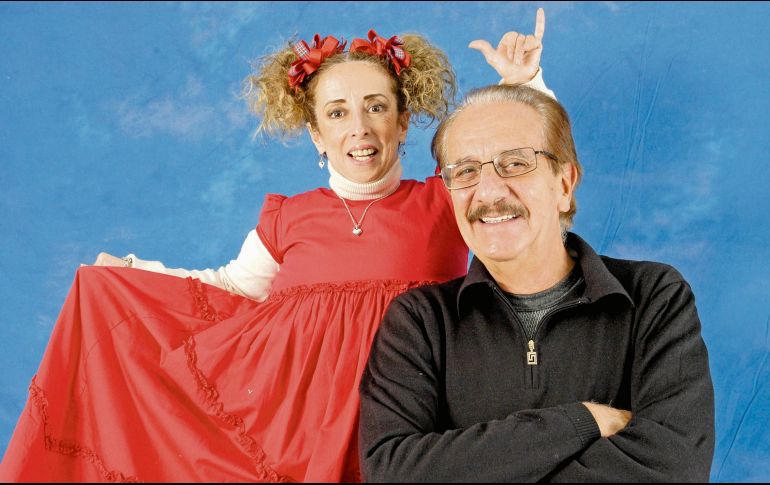 La actriz María Elena Saldaña posa junto a Benito Castro; trabajaron juntos en el programa “La Güereja y algo más”. EL UNIVERSAL