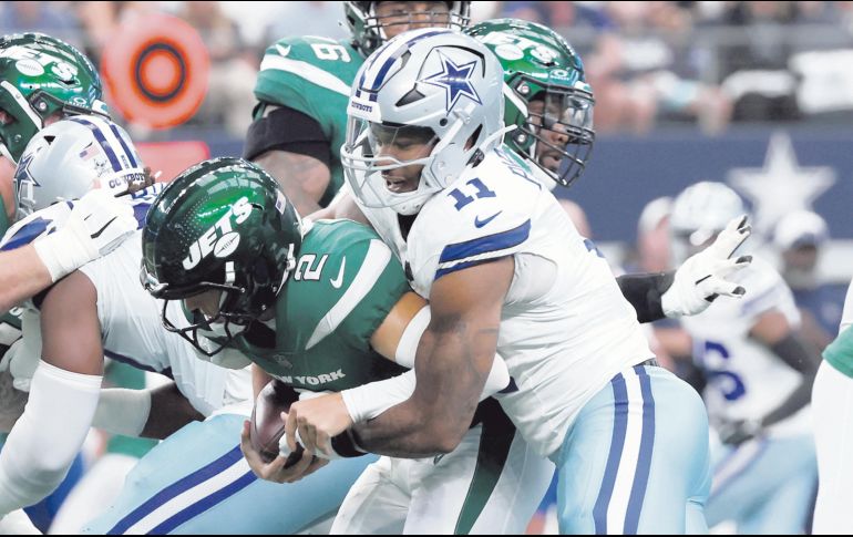 Micah Parsons (#11) capturó en dos ocasiones a Zach Wilson. AFP