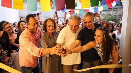 Líderes y fundadores cortaron el listón de apertura de la nueva casa. EL INFORMADOR/ H. Figueroa.