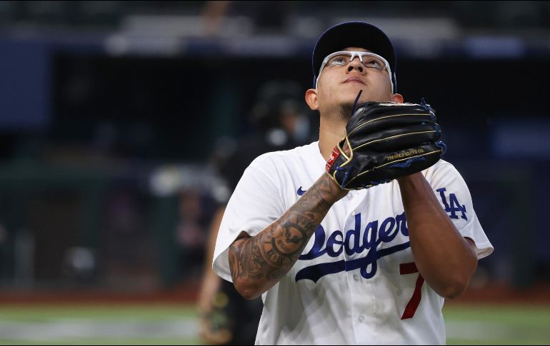La MLB puso en licencia administrativa a Julio Urías mientras se investigan los hechos. AFP / ARCHIVO