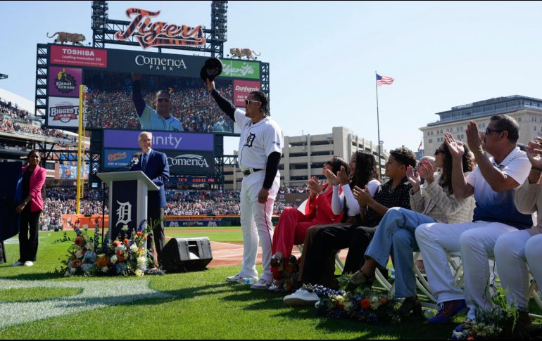En el estadio Comerica Park  sonó  “¡Gracias, Miggy!”,  con el que los Tigres despidieron al  beisbolista en su penúltimo juego de la temporada. AP/P. Sancya