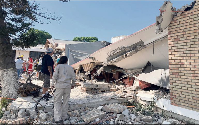 Así lució ayer la iglesia que colapsó el domingo en Ciudad Madero, Tamaulipas. EFE