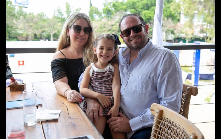 Ivonne Orendain, Juan Pablo Carrillo y Alexa Carrillo. GENTE BIEN JALISCO/ Jorge Soltero