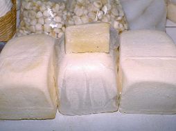 Se analizaron muestras de queso y crema expendidos en tres tianguis de la CDMX para estudiar su calidad microbiológica, documentar las prácticas de venta y sus condiciones de higiene. EL INFORMADOR / ARCHIVO