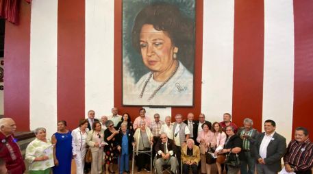 El plantel colocó una magna imagen de la profesora Idolina Gaona Ruíz de Cosío, una de las fundadoras de la escuela, además, el plantel tiene su nombre desde 1990. ESPECIAL