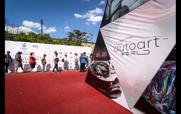 Las largas filas para poder ingresar a la segunda educación de Autoart World Guadalajara no se hicieron esperar este domingo. EL INFORMADOR / H. Figueroa
