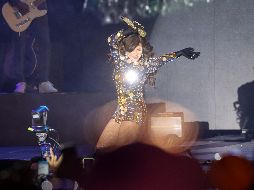 “La Trevi” lució vestuarios impactantes durante su concierto. EL INFORMADOR/ H. Figueroa