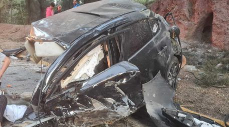 Un joven de 19 años, quien viajaba en el vehículo, está en calidad de lesionado.ESPECIAL / Bomberos de Guadalajara