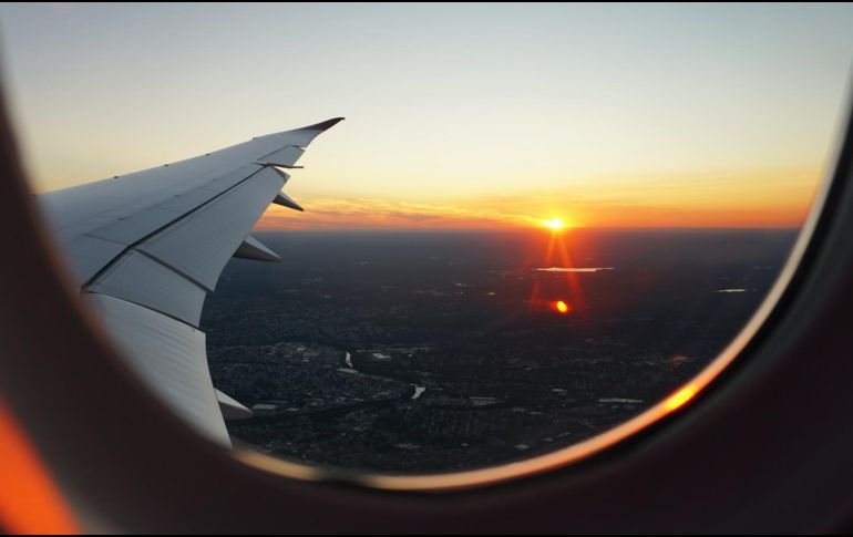 Un Aribus A321 con daños en cuatro cristales despegó sin conocimiento de los daños. Unsplash.