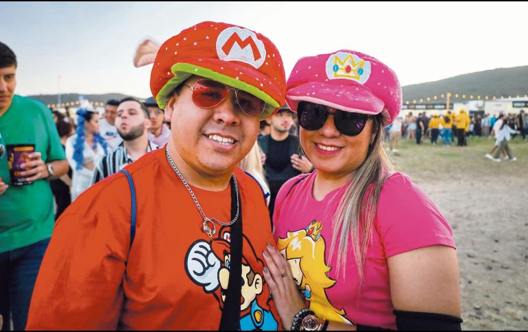 Esta pareja disfrazada del videojuego de “Mario Bros” disfrutó al máximo el festival. EL INFORMADOR/A. Navarro