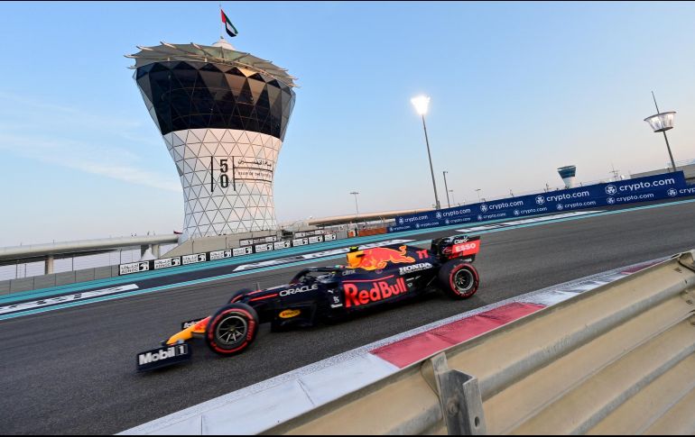 El mexicano Sergio ''Checo'' Pérez correrá su carrera 22 de 2023 con Red Bull en el GP de Abu Dhabi. AFP / ARCHIVO