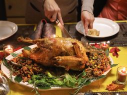 Celebrar el Thanksgiving incluye una de las tradiciones más reconocidas en el mundo occidental, pues las familias estadounidenses se reúnen para cenar el tradicional pavo. AFP / ARCHIVO
