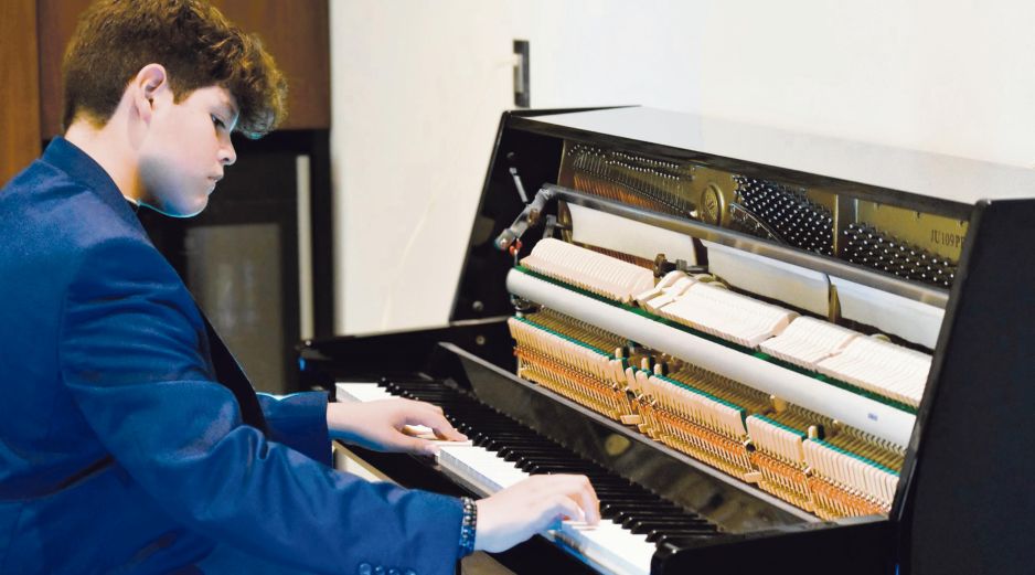 Ricky Lúa. El pianista también se desempeña como compositor. ESPECIAL
