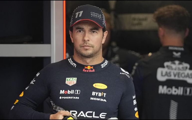 “Checo” terminó segundo en Yas Marina, sin embargo tuvo que conformarse con el cuarto lugar en la carrera. AP / ARCHIVO