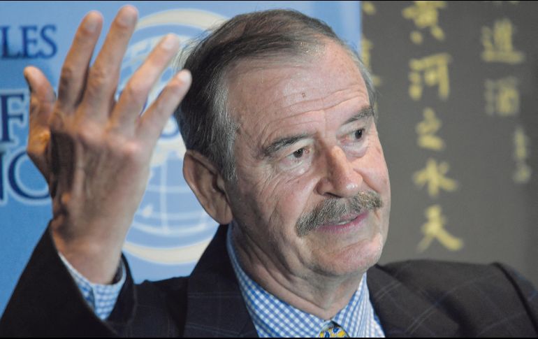 Sin despedirse de sus seguidores en “X”, el ex mandatario de la República cerró su cuenta tras días de controversia por postear contra la influencer. AFP