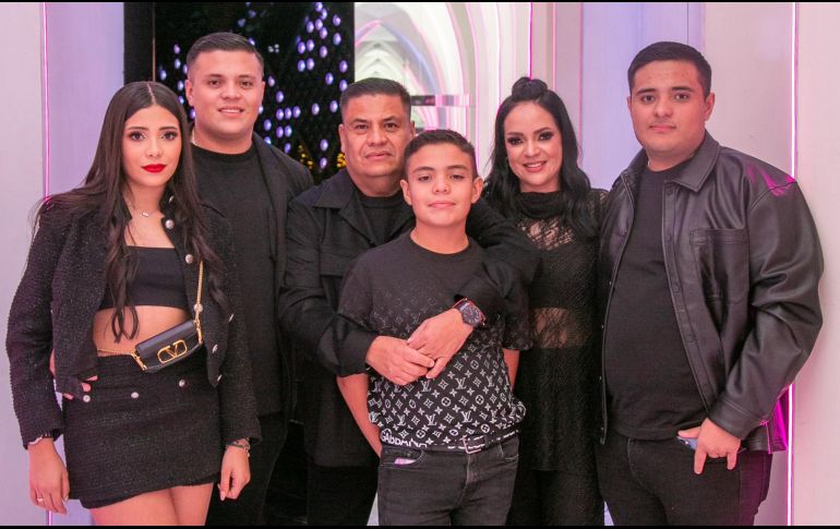 Daniela Castañeda, Diego Castañeda, Mario Martín Castañeda, Santiago Castañeda, Cecilia Carrillo de Castañeda y Emiliano Castañeda. GENTE BIEN JALISCO/ Jorge Soltero