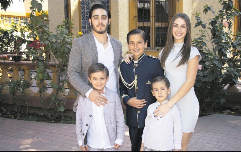 Josué, Mariano, Astrid, Cristian y Matías Alcalá Bautista. GENTE BIEN/ SANTIAGO LÓPEZ CUEVAS