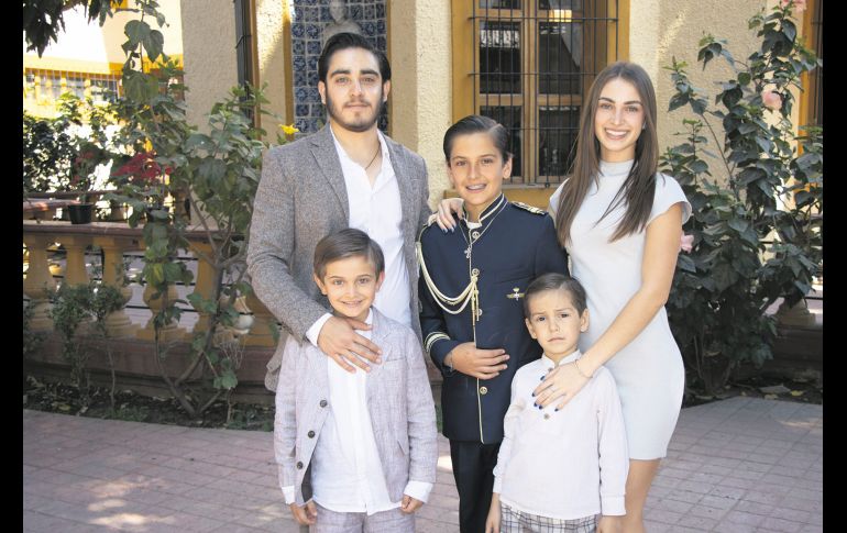 Josué, Mariano, Astrid, Cristian y Matías Alcalá Bautista. GENTE BIEN/ SANTIAGO LÓPEZ CUEVAS