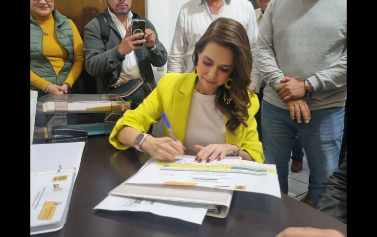 Ante las representaciones perredistas, la ahora precandidata de la coalición del Frente Amplio por Jalisco, prometió devolver la relevancia del PRD en el estado. EL INFORMADOR /J. Díaz