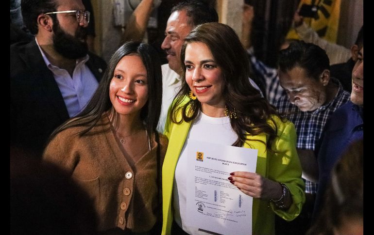 Ante las representaciones perredistas, la ahora precandidata de la coalición del Frente Amplio por Jalisco, prometió devolver la relevancia del PRD en el estado. EL INFORMADOR / H. Figueroa