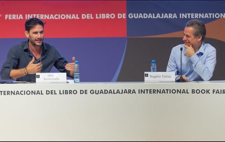 ¿Por qué estudiar lo diminuto? Con Javier Santaolalla y Rogelio Tomás. Imagen de la Universidad de Guadalajara.