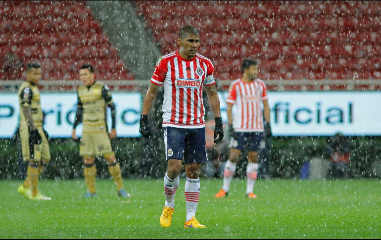 Durante el partido entre el Guadalajara y Dorados de la Copa MX de aquel año, el Estadio de Chivas se pintó de blanco. IMAGO7