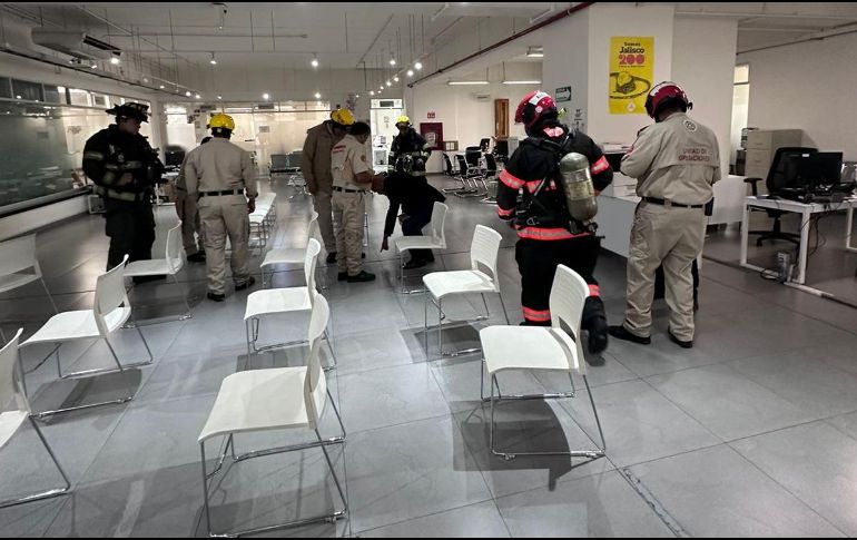 Protección Civil reportó que se registró un desprendimiento de algunas piezas de piso. PC Guadalajara