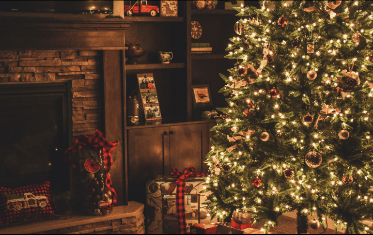 Mhoni Vidente realiza ritual para atraer el dinero. ESPECIAL