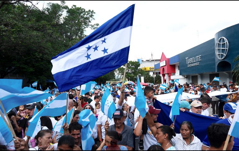 El Bloque de Oposición Ciudadana (BOC) marchó este sábado en contra del gobierno. EFE/ J. Valle.